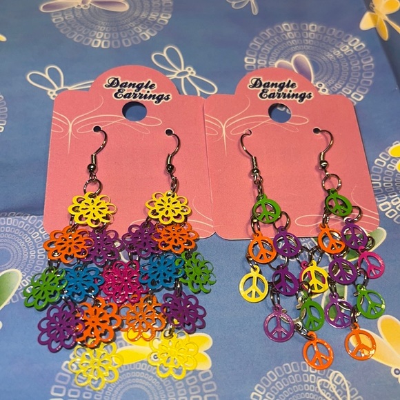 New Two Pairs Vintage Rainbow of Color Peace Signs & Floral Metal Dangle Earring - Picture 13 of 14